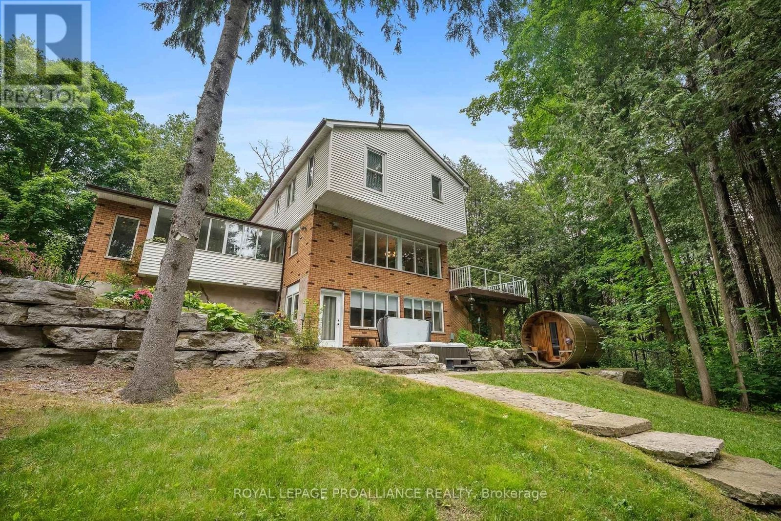 11 Pamela Court, Clarington, Ontario  L1C 4N6 - Photo 2 - E12279485