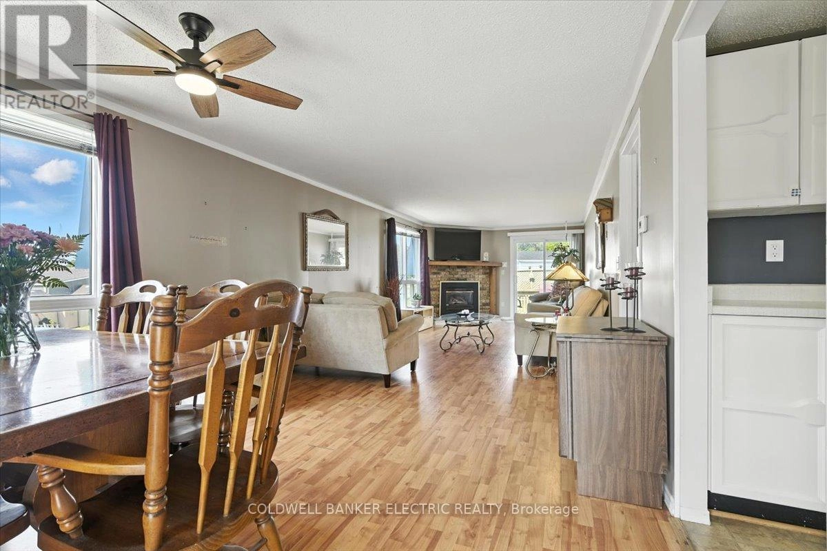 18 Loyalist Court, Clarington, Ontario  L1B 1A8 - Photo 3 - E12279816