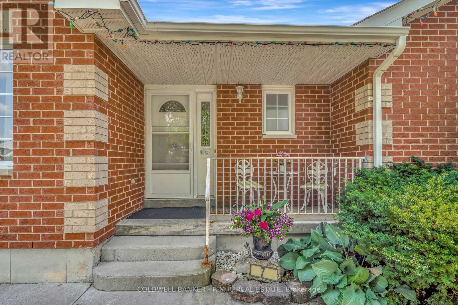 7 Eakins Crescent, Kawartha Lakes, Ontario  K9V 6H8 - Photo 3 - X12280016