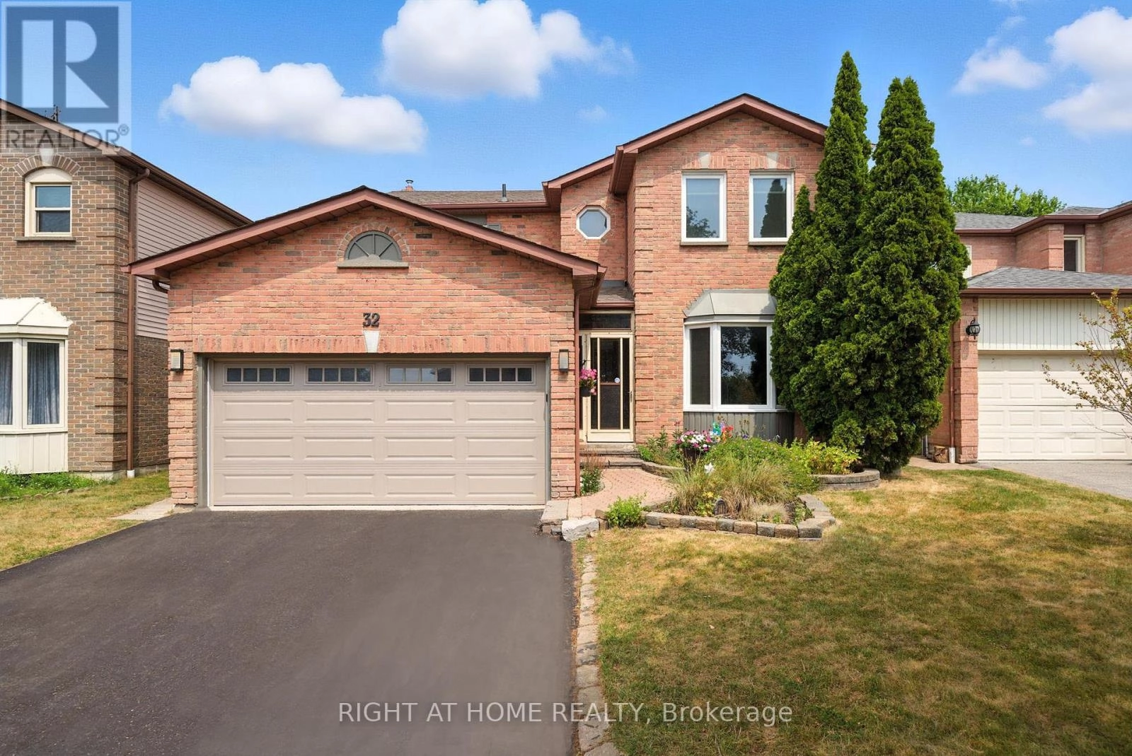 32 Horseshoe Drive, Whitby, Ontario  L1N 8E9 - Photo 1 - E12281143