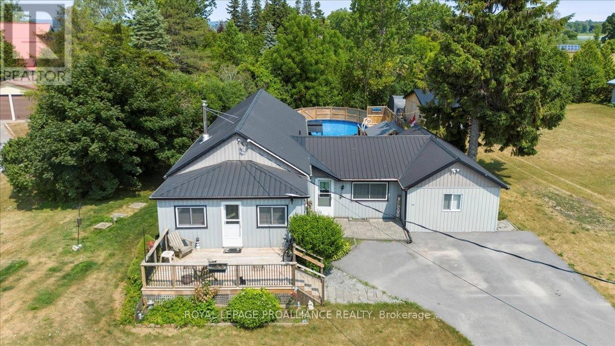 644 Smokes Point Road, Prince Edward County, Ontario  K0K 1L0 - Photo 1 - X12282610
