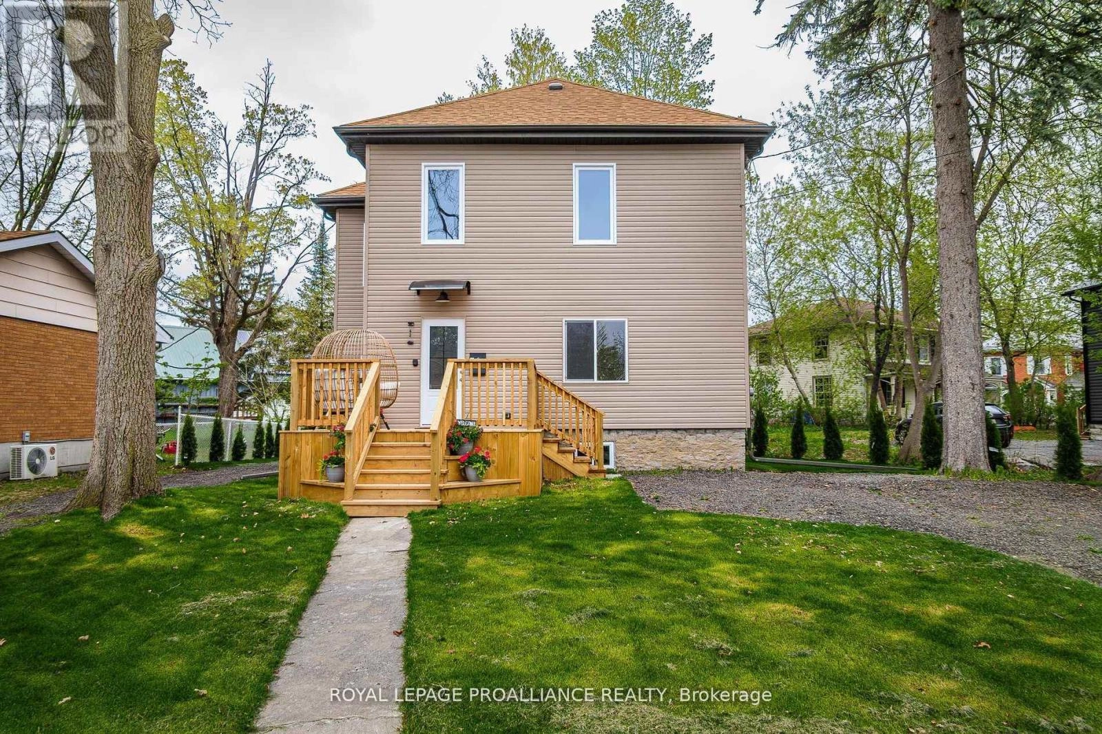 42 Highland Avenue, Belleville, Ontario  K8P 3R1 - Photo 1 - X12282780