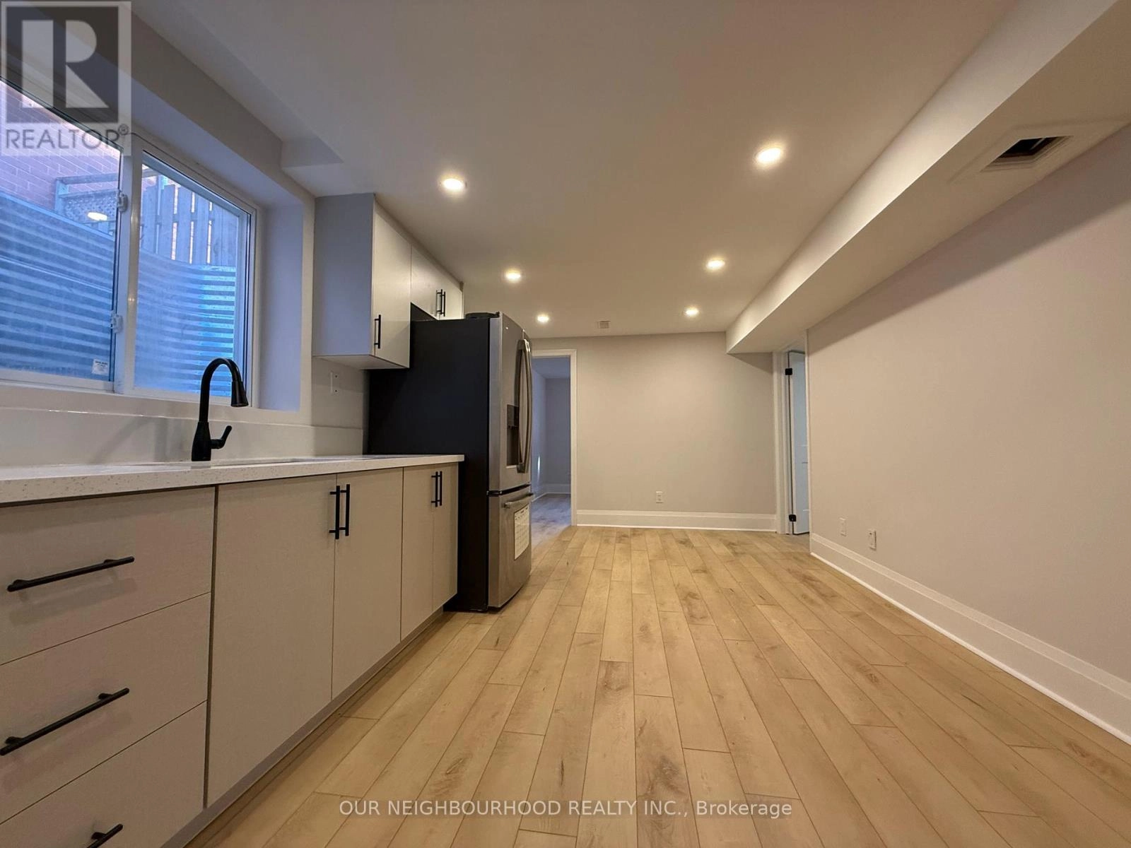 2613 Longridge Crescent, Oakville, Ontario  L6H 6P3 - Photo 3 - W12283042
