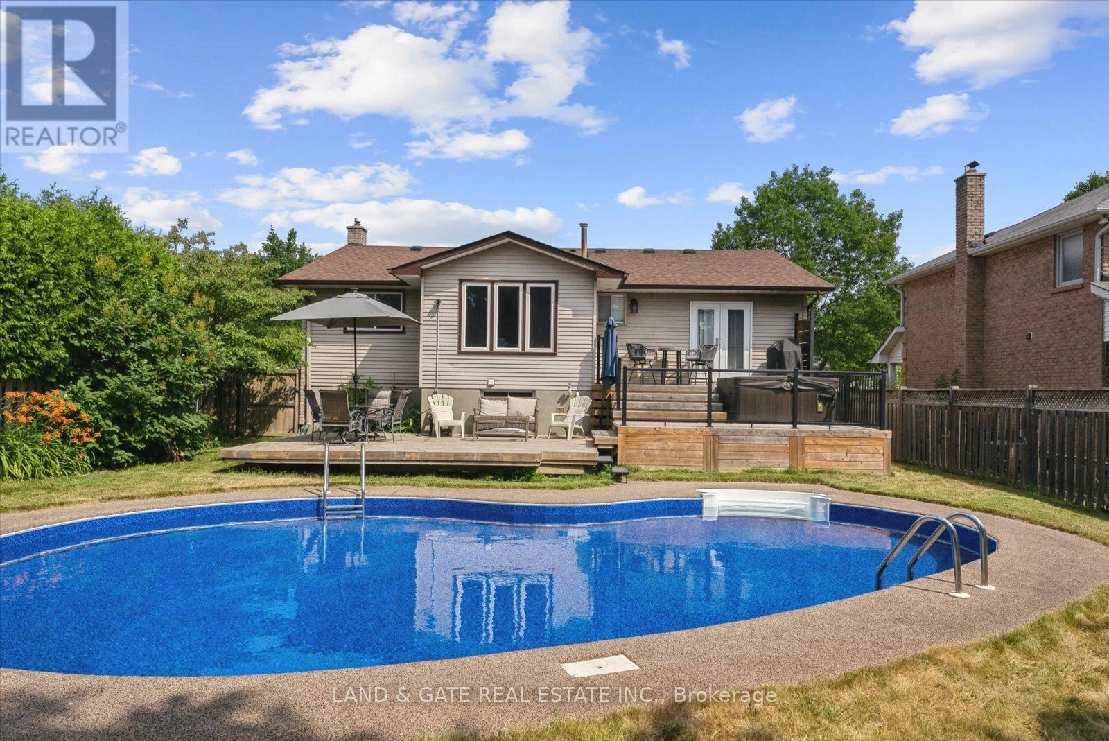 677 Whistler Drive, Oshawa, Ontario  L1J 7N7 - Photo 2 - E12283265