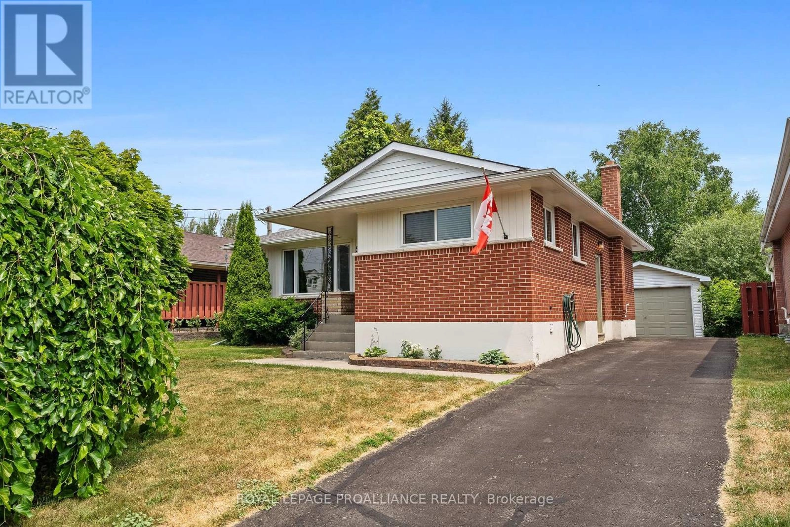 556 Sinclair Street, Cobourg, Ontario  K9A 2Y7 - Photo 1 - X12283394