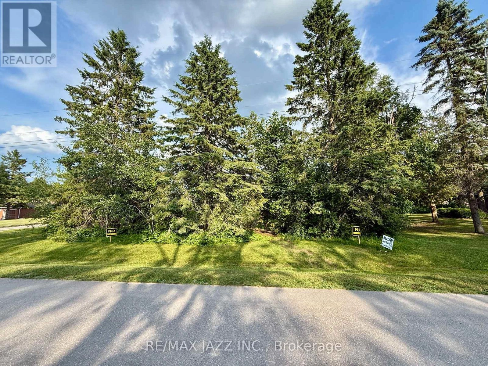 90/92 Pinewood Boulevard, Kawartha Lakes, Ontario  K0M 2T0 - Photo 1 - X12283225