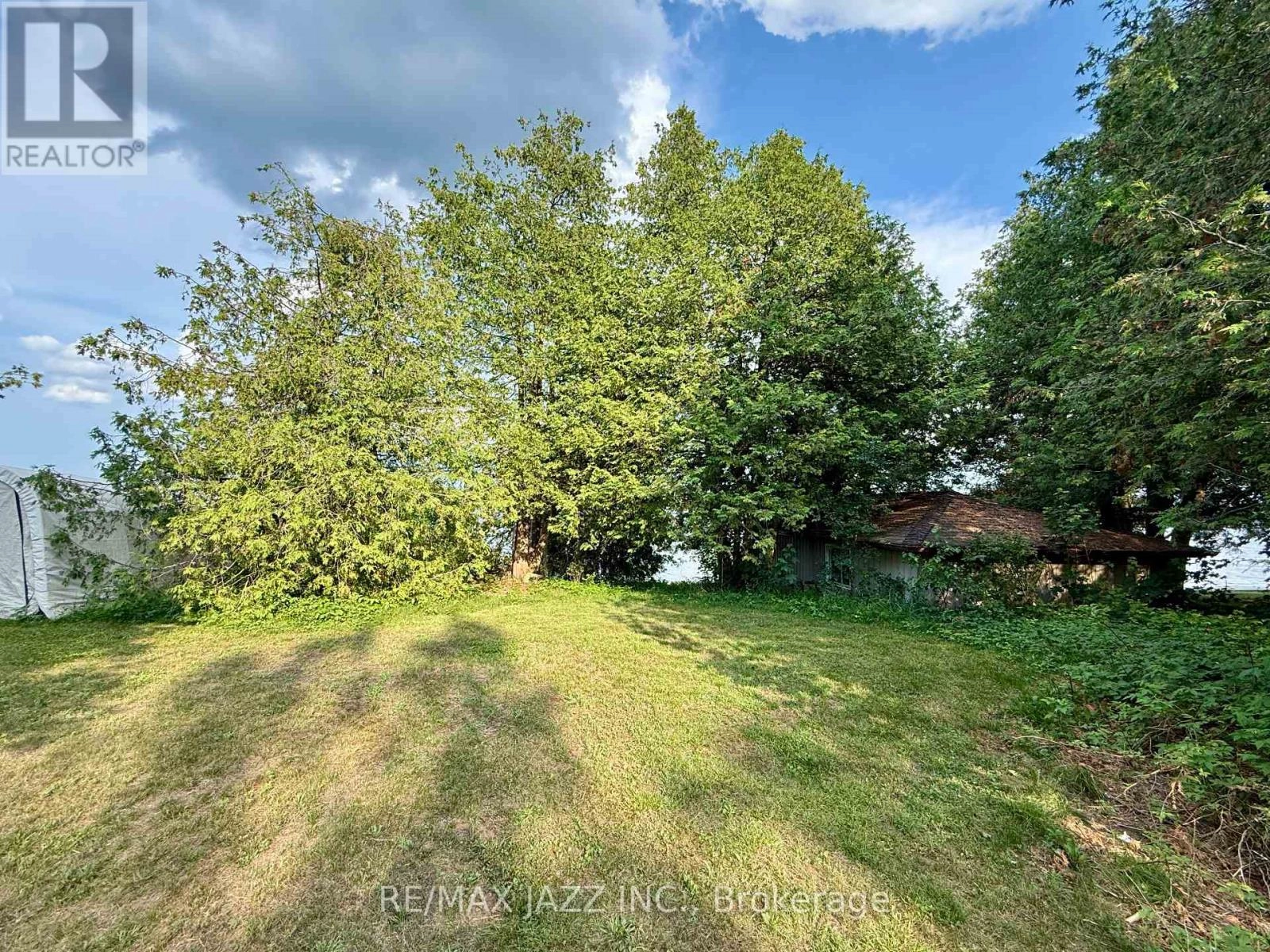 90/92 Pinewood Boulevard, Kawartha Lakes, Ontario  K0M 2T0 - Photo 2 - X12283225