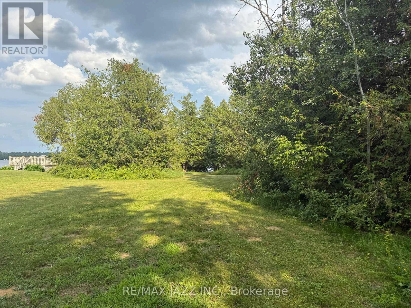 90/92 Pinewood Boulevard, Kawartha Lakes, Ontario  K0M 2T0 - Photo 3 - X12283225