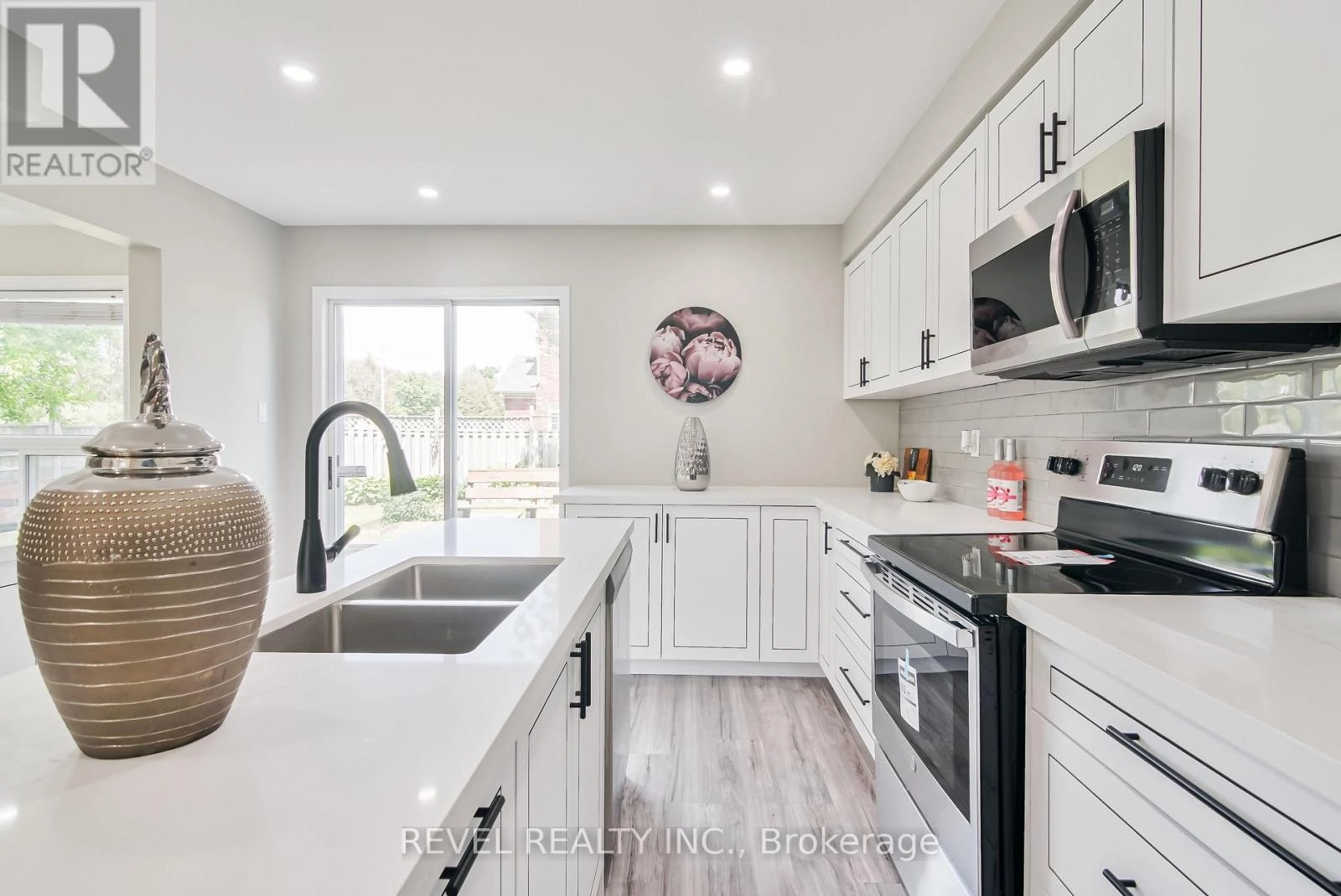 120 Elford Drive, Clarington, Ontario  L1C 4S1 - Photo 3 - E12284660