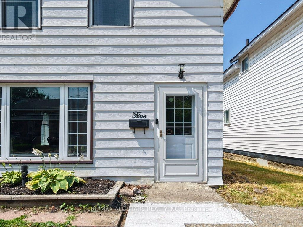 5 St Peter Street, Kawartha Lakes, Ontario  K9V 1P3 - Photo 2 - X12284772