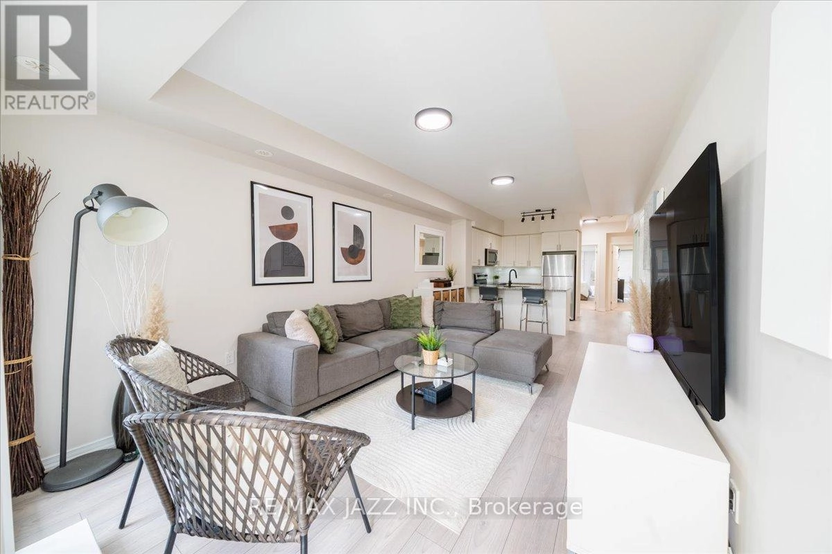 221 - 500 Kingbird Grove, Toronto, Ontario  M1B 0E4 - Photo 2 - E12285026