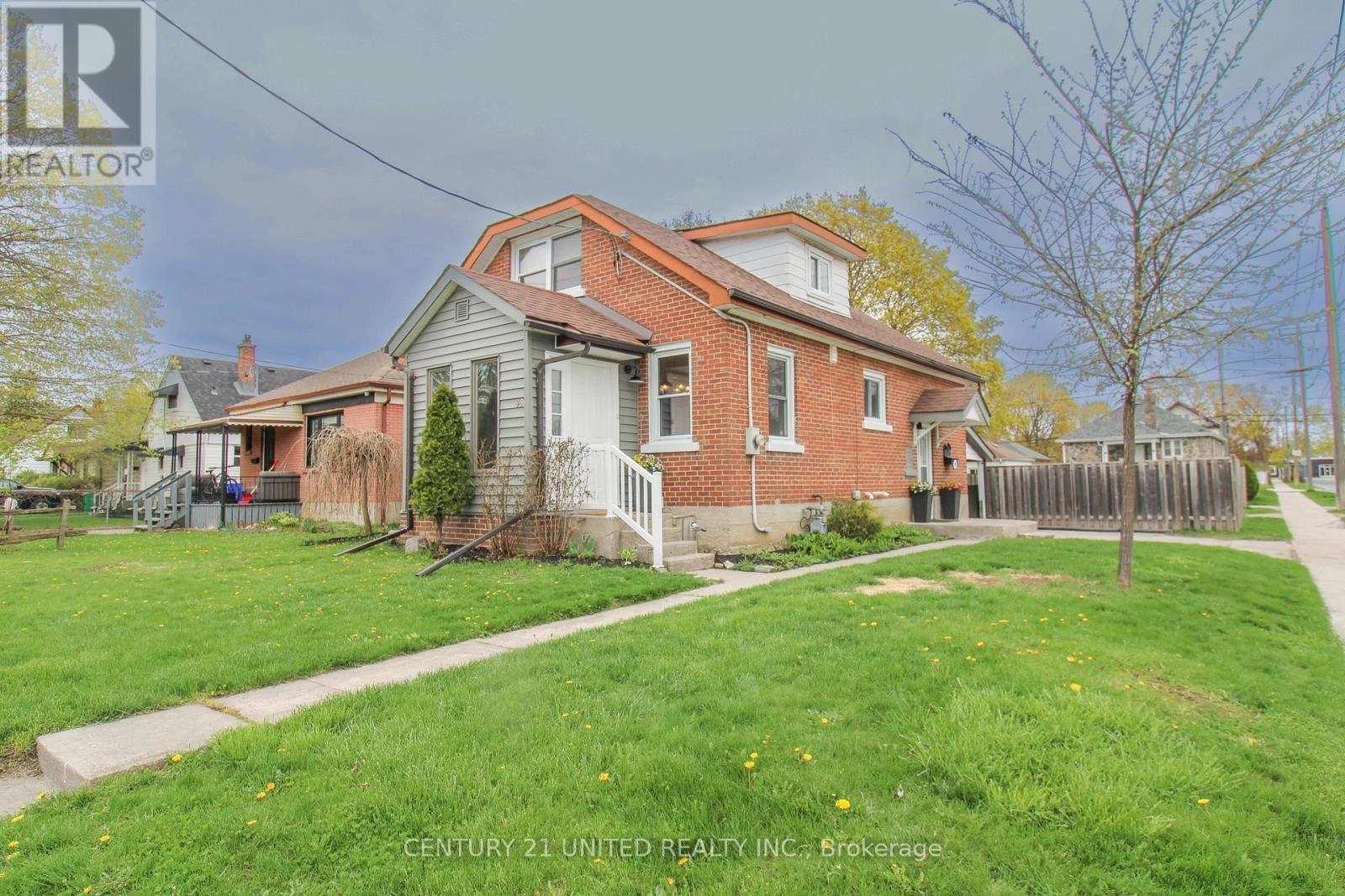96 Montgomery Street, Peterborough South, Ontario  K9J 1W9 - Photo 2 - X12285517