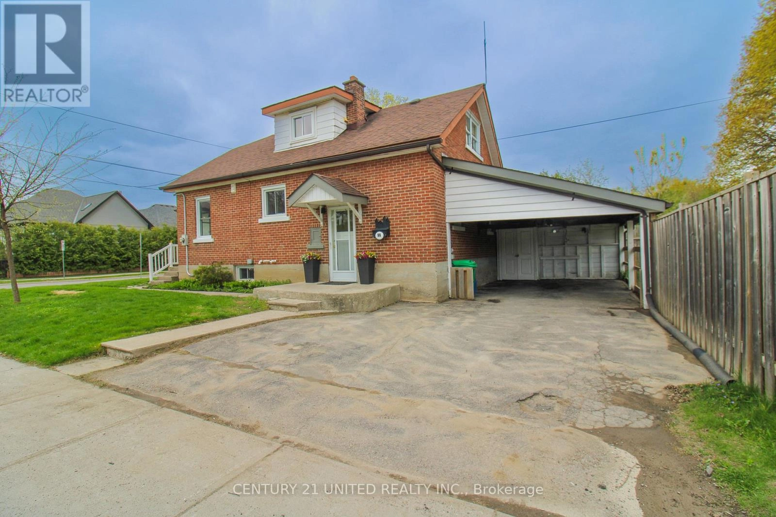96 Montgomery Street, Peterborough South, Ontario  K9J 1W9 - Photo 3 - X12285517