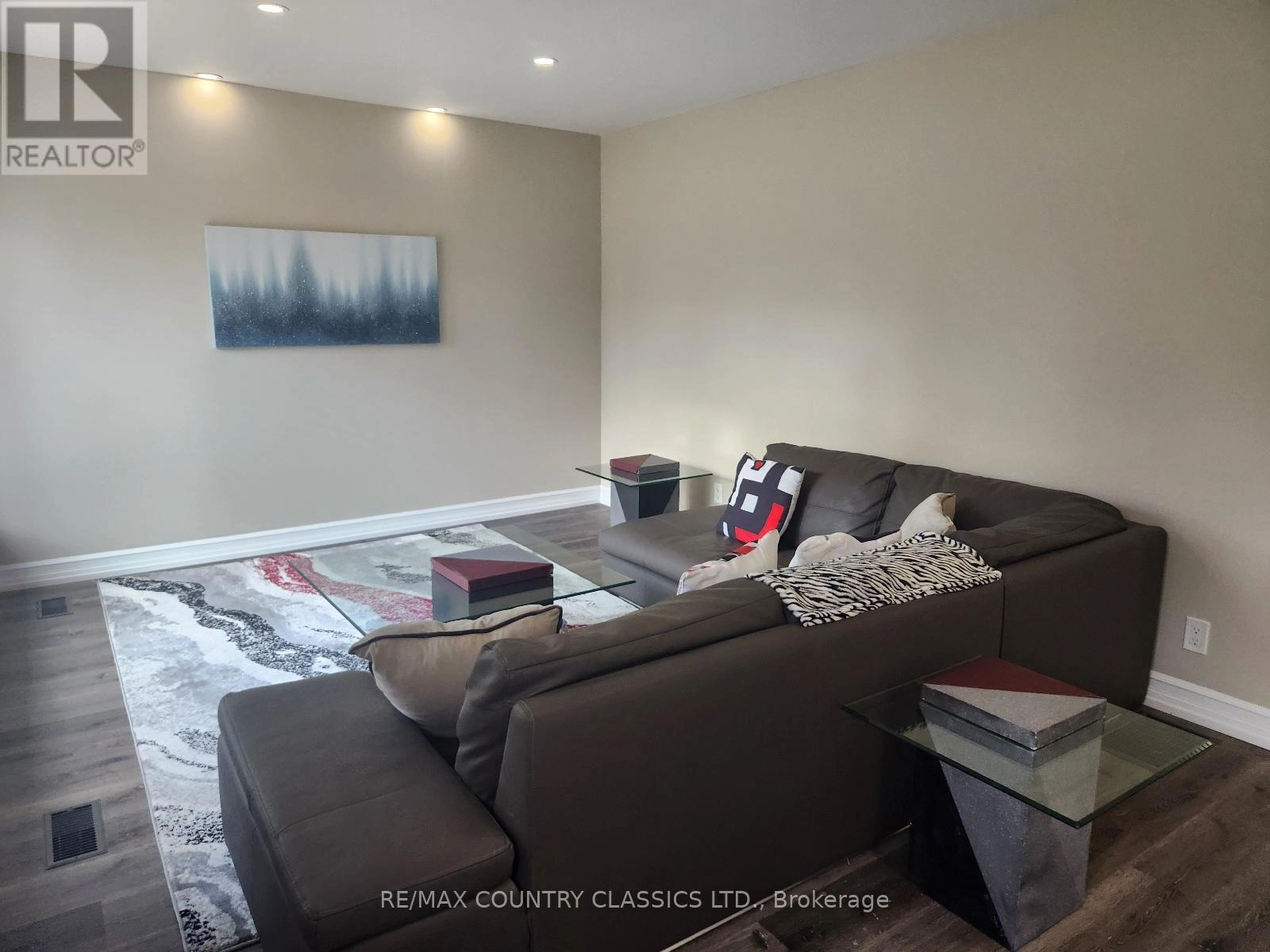 Upper - 7 Beechwood Drive, Peterborough West, Ontario  K9J 1M2 - Photo 3 - X12247117