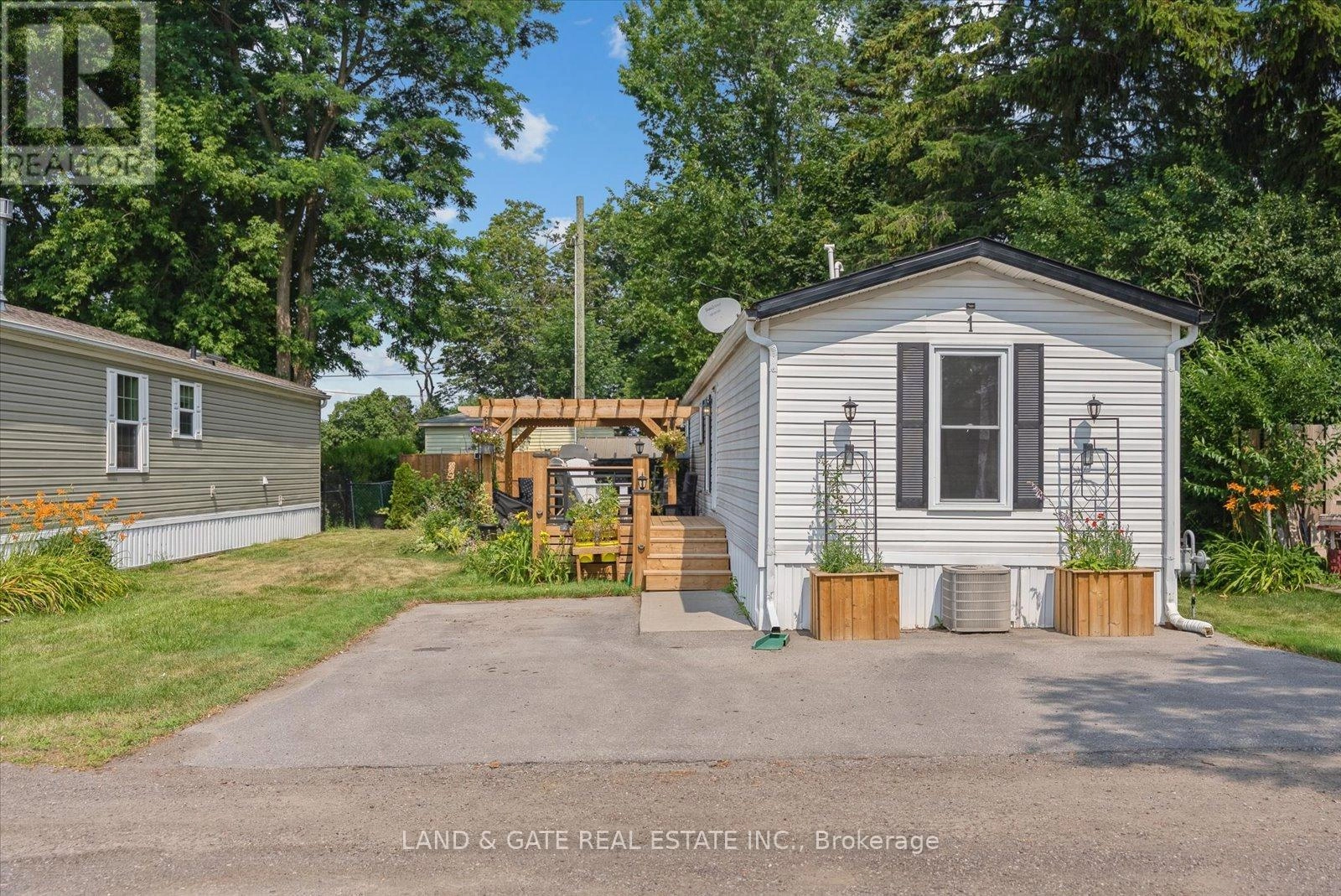 1 Park Lane, Hamilton Township, Ontario  K9A 0X9 - Photo 2 - X12285861