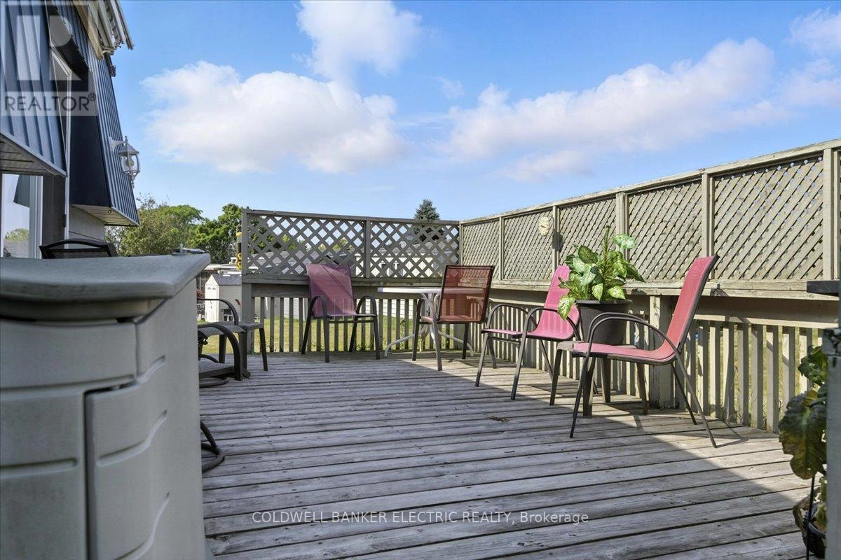 18 Loyalist Court, Clarington, Ontario  L1B 1A8 - Photo 3 - E12279816