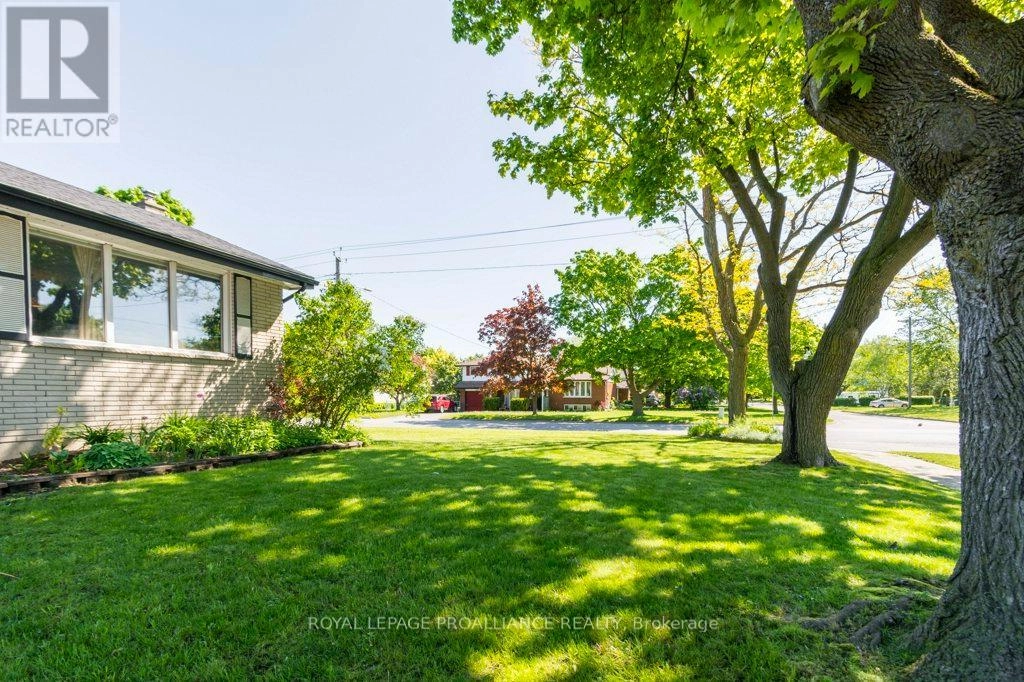 590 Victoria Avenue, Belleville, Ontario  K8N 2G9 - Photo 3 - X12288506