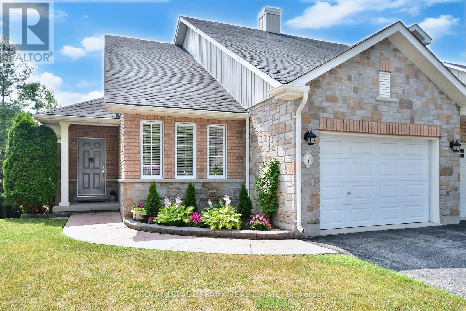 7 Village Crescent, Peterborough West, Ontario  K9J 8S7 - Photo 1 - X12286345