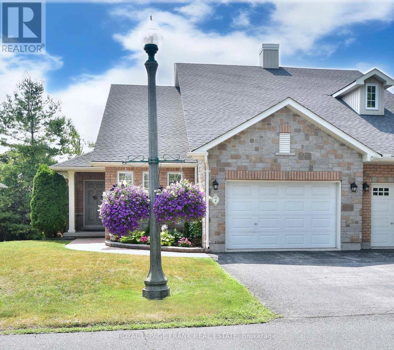 7 Village Crescent, Peterborough West, Ontario  K9J 8S7 - Photo 2 - X12286345