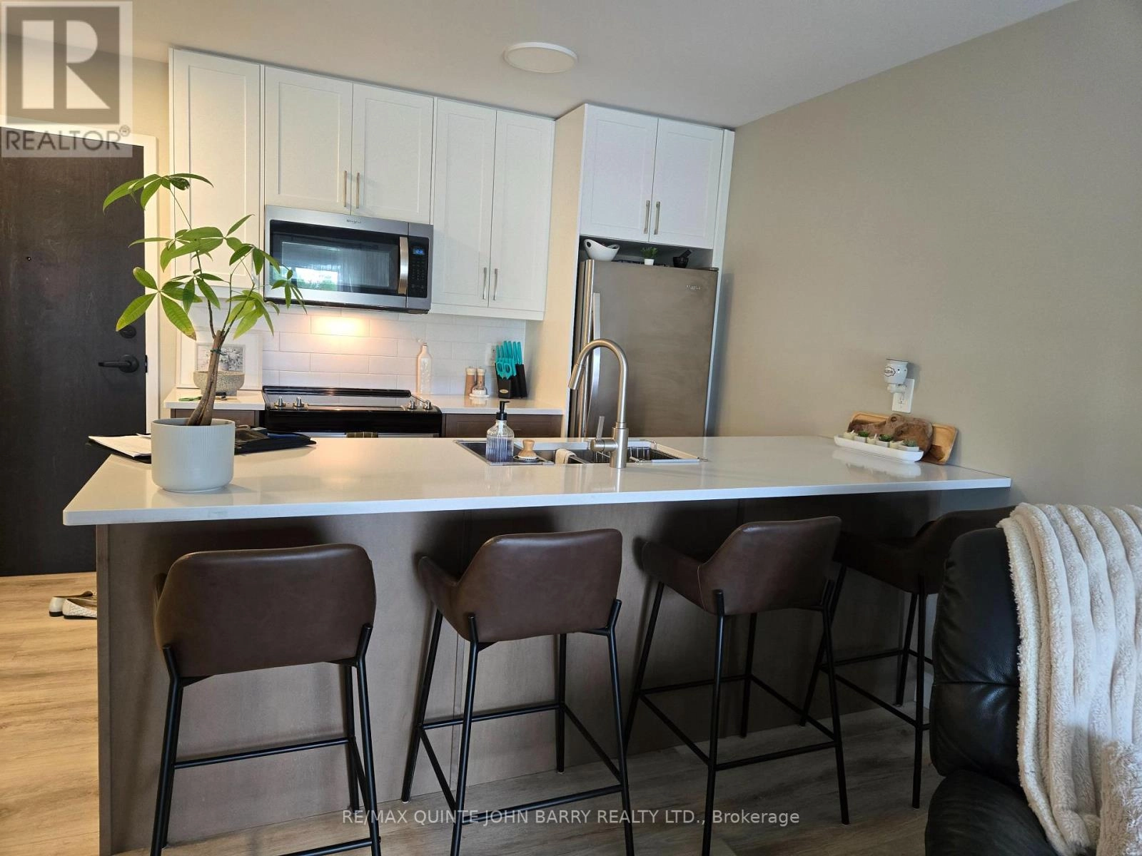 209 -20 Hillside Meadow Drive, Quinte West, Ontario  K8V 0J7 - Photo 3 - X12289210