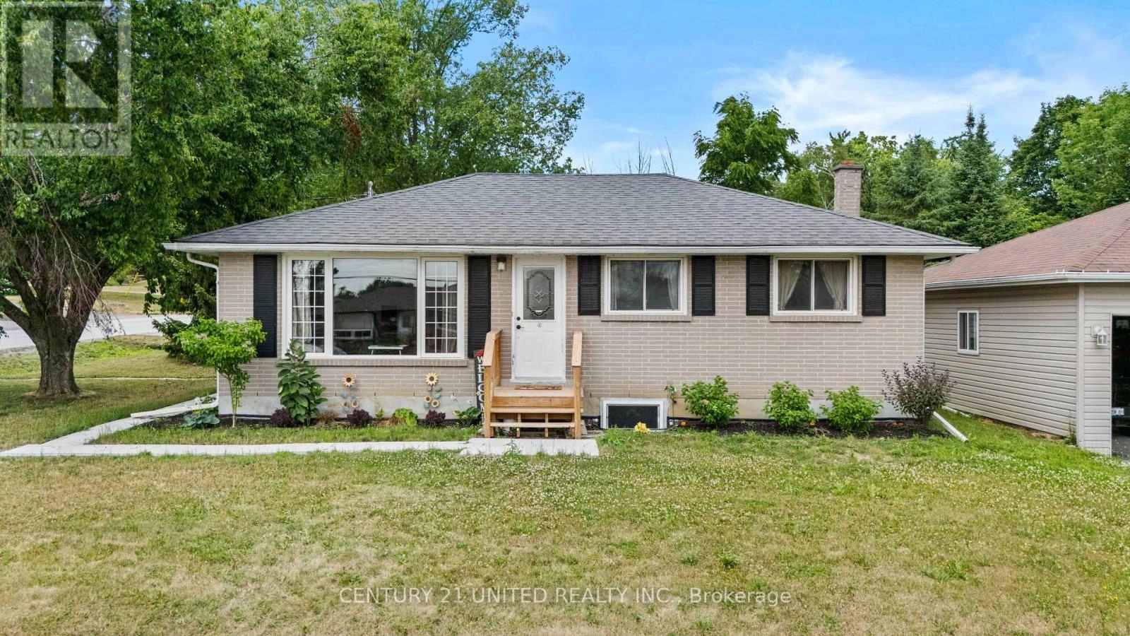 300 Lindan Avenue, Selwyn, Ontario  K9L 1K6 - Photo 1 - X12289545