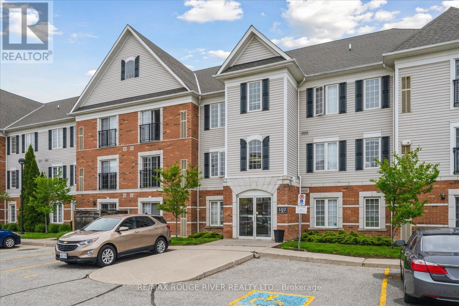 212 - 102 Aspen Springs Drive, Clarington, Ontario  L1C 5N6 - Photo 2 - E12290564