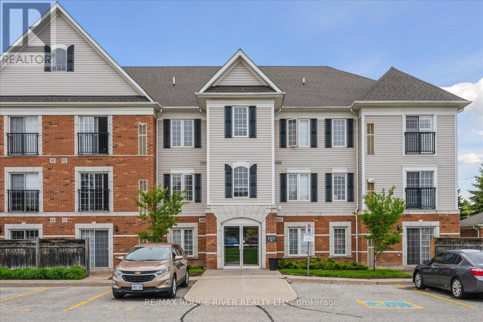 212 - 102 Aspen Springs Drive, Clarington, Ontario  L1C 5N6 - Photo 3 - E12290564