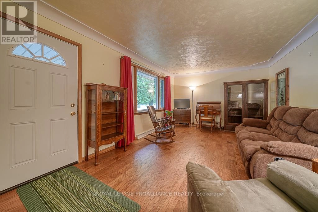 335 Delcrest Avenue E, Norfolk, Ontario  N4B 2S8 - Photo 2 - X12290587