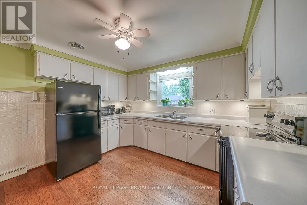 335 Delcrest Avenue E, Norfolk, Ontario  N4B 2S8 - Photo 3 - X12290587