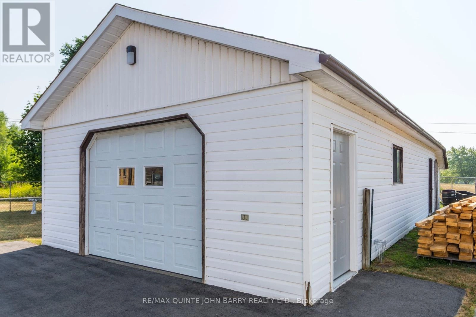 15 Coleman Drive, Quinte West, Ontario K8V 3A5 - Photo 5 - X12290685