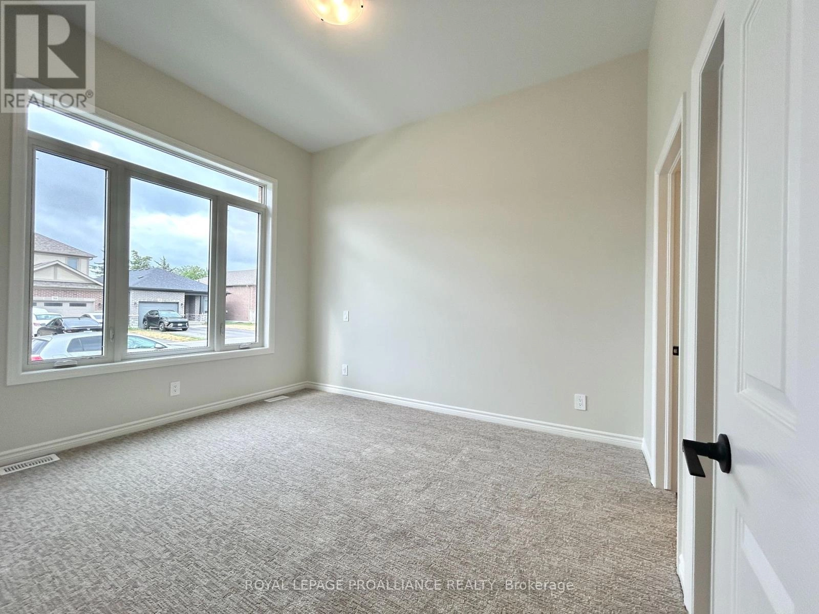 35 Athabaska Drive, Belleville, Ontario  K8N 0T1 - Photo 3 - X12193532