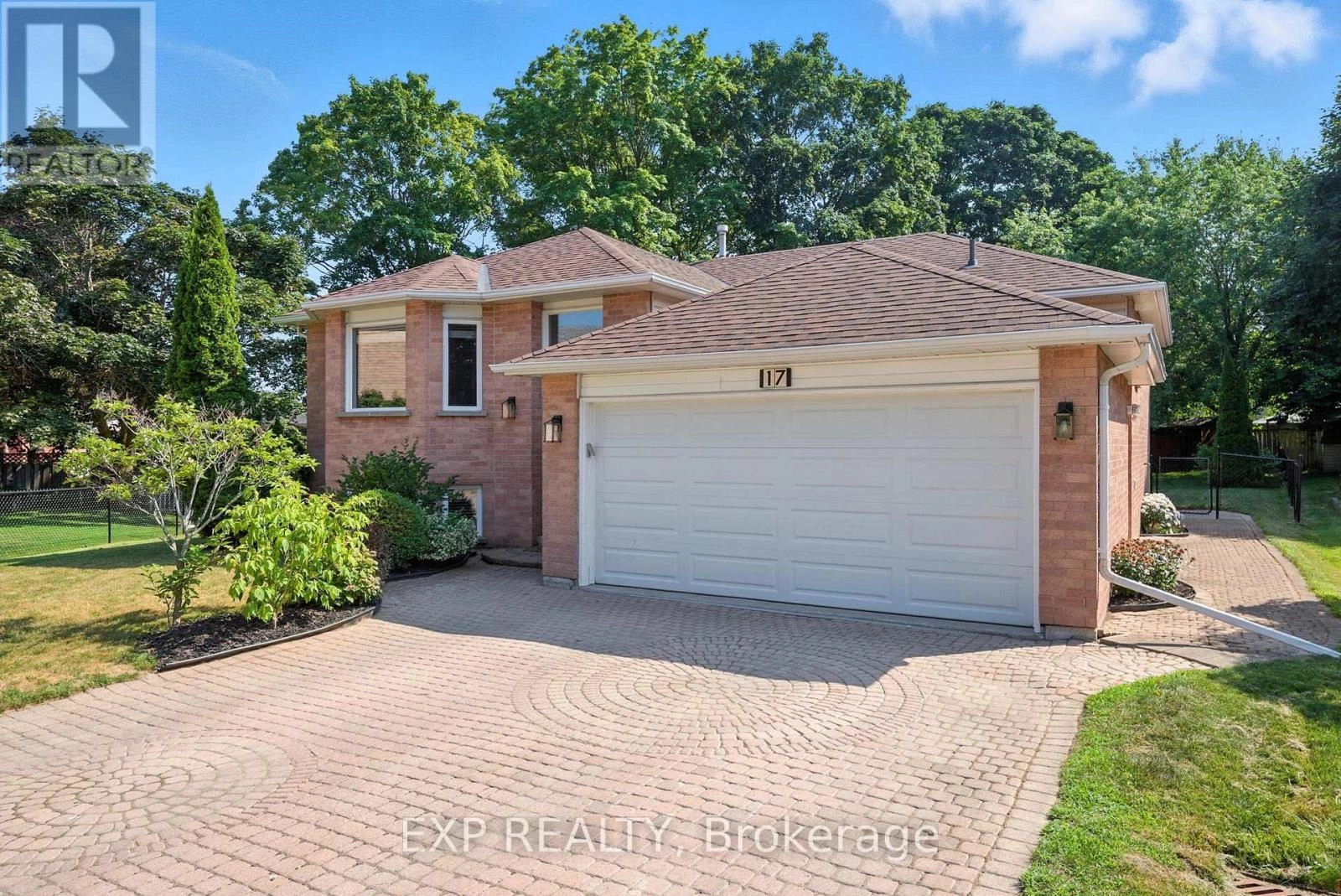 17 Farncomb Crescent, Clarington, Ontario  L1C 4L5 - Photo 2 - E12291296