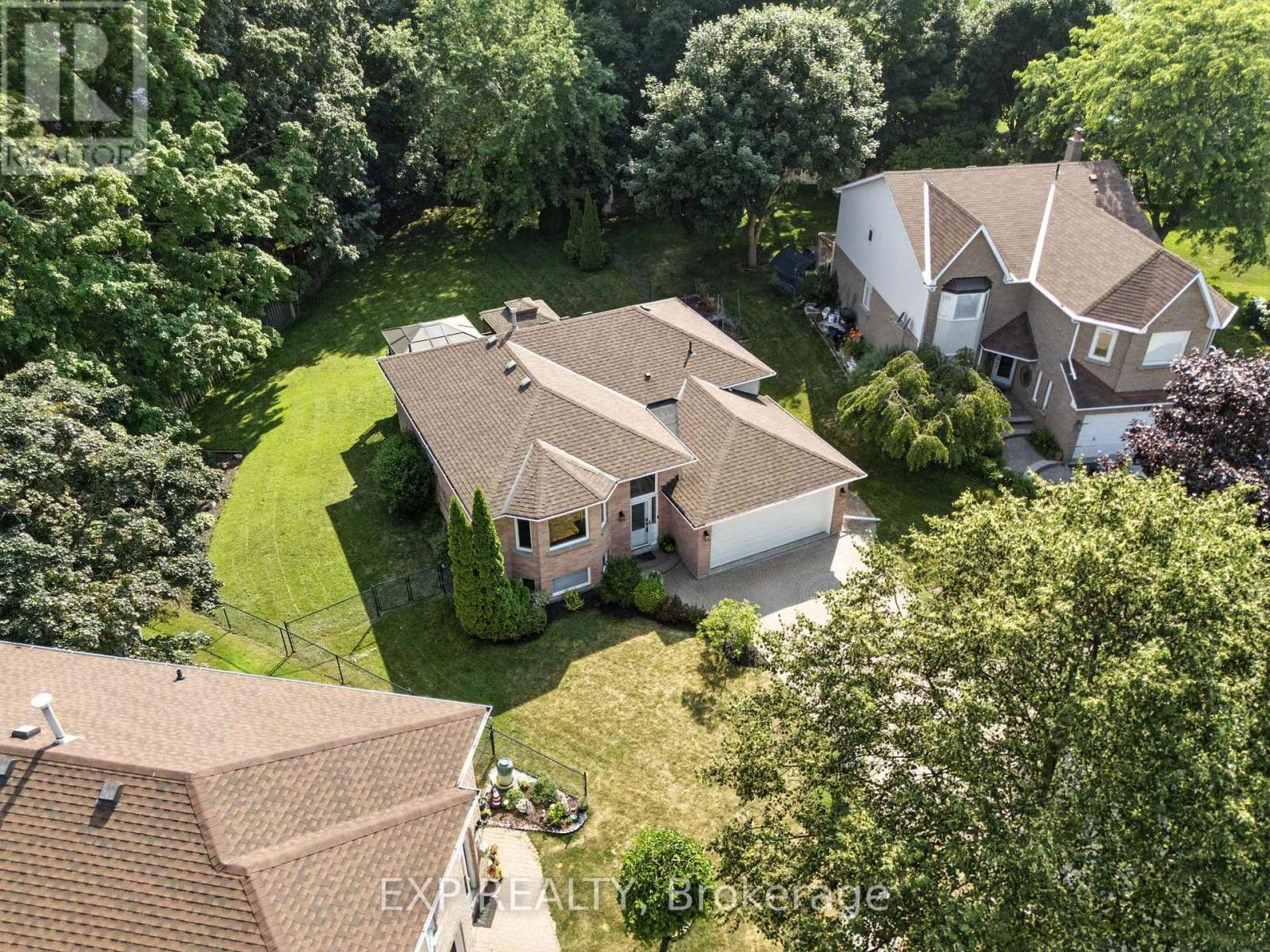17 Farncomb Crescent, Clarington, Ontario  L1C 4L5 - Photo 3 - E12291296