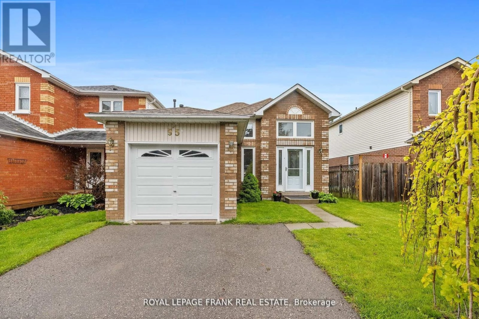 95 Champine Square, Clarington, Ontario  L1C 4V9 - Photo 2 - E12291301