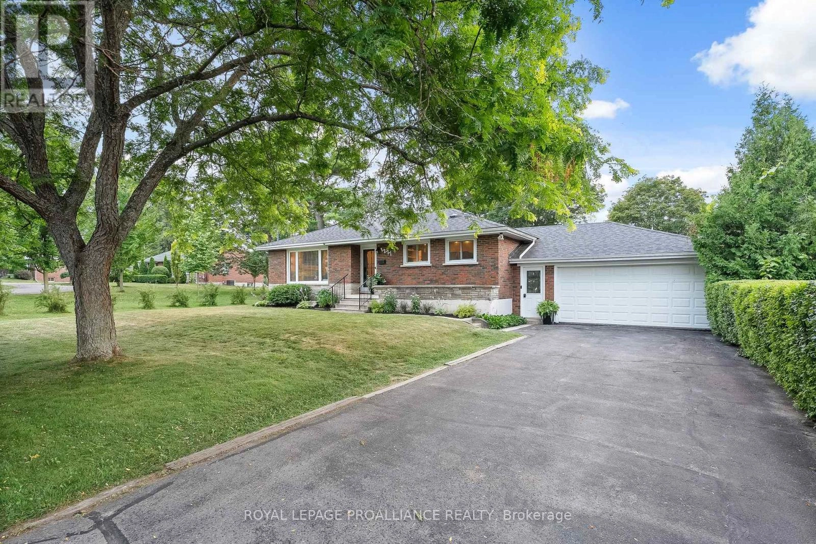 1277 Ontario Street, Cobourg, Ontario  K9A 3E1 - Photo 2 - X12291764