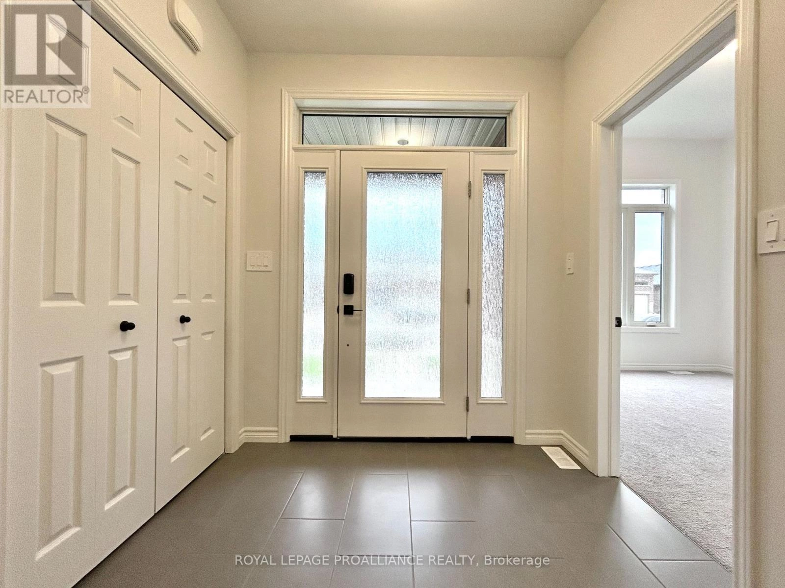 33 Athabaska Drive, Belleville, Ontario  K8N 0T1 - Photo 2 - X12229270