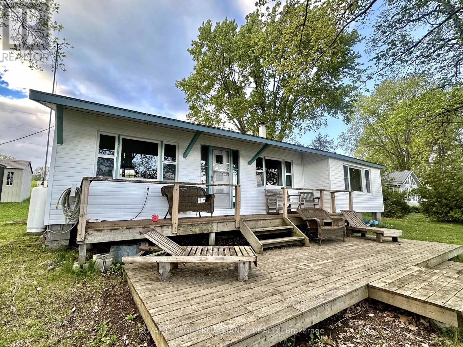 32 Quinte View Road, Greater Napanee, Ontario  K0H 1G0 - Photo 1 - X12156091