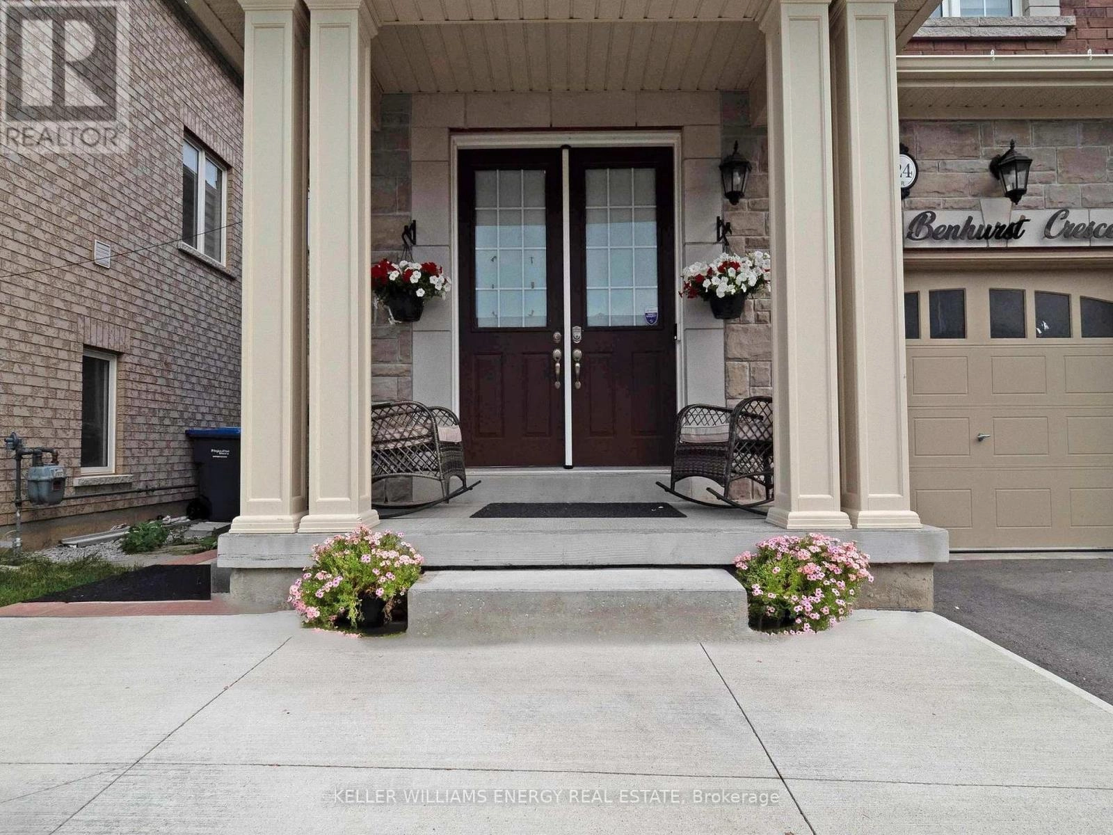 24 Benhurst Crescent, Brampton, Ontario  L7A 5A2 - Photo 3 - W12292685