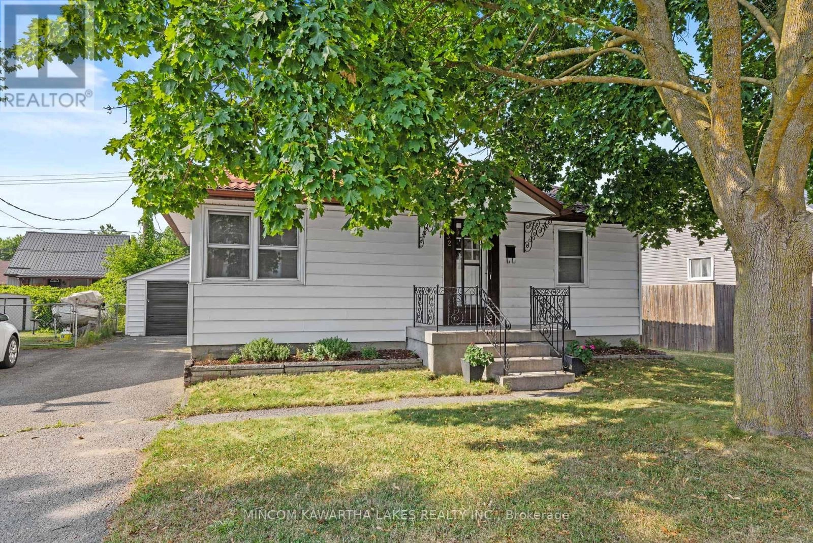 632 Gillespie Avenue, Peterborough South, Ontario  K9J 4B6 - Photo 2 - X12293511