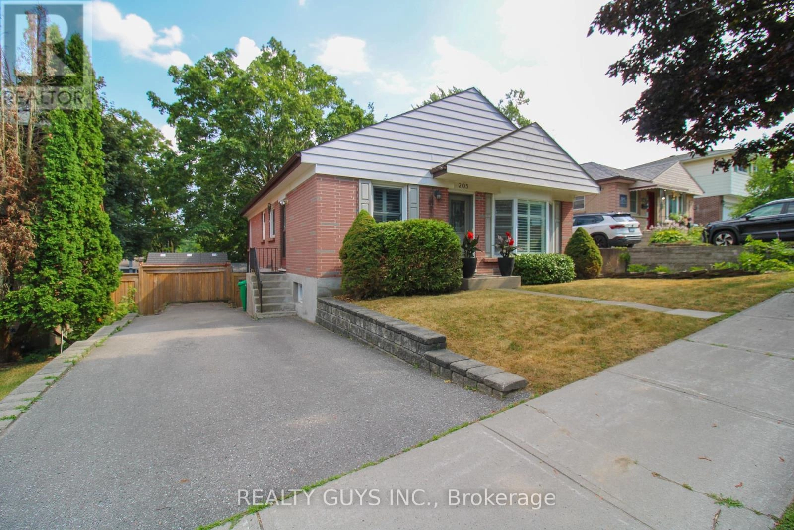 205 Shelbourne Street, Peterborough North, Ontario  K9H 5K3 - Photo 2 - X12293543