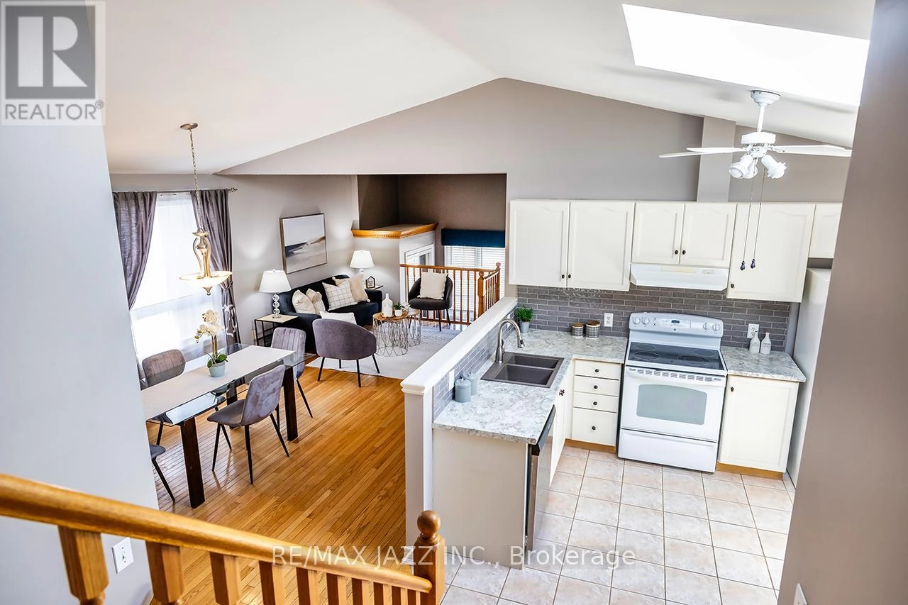 15 Daiseyfield Avenue, Clarington, Ontario  L1E 3E8 - Photo 3 - E12294080
