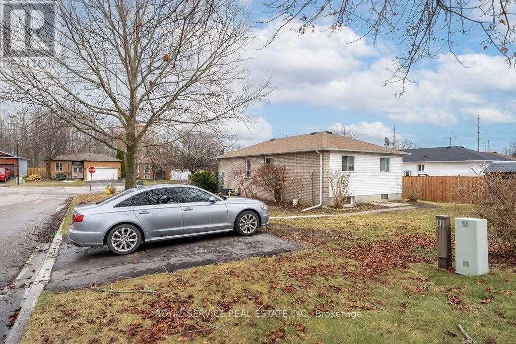 661 Ewing Street, Cobourg, Ontario  K9A 5N7 - Photo 3 - X12295110