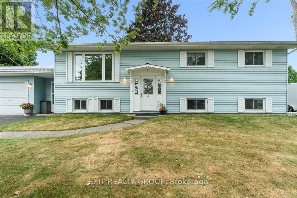1 Queen Street W, Brighton, Ontario  K0K 1H0 - Photo 1 - X12295905