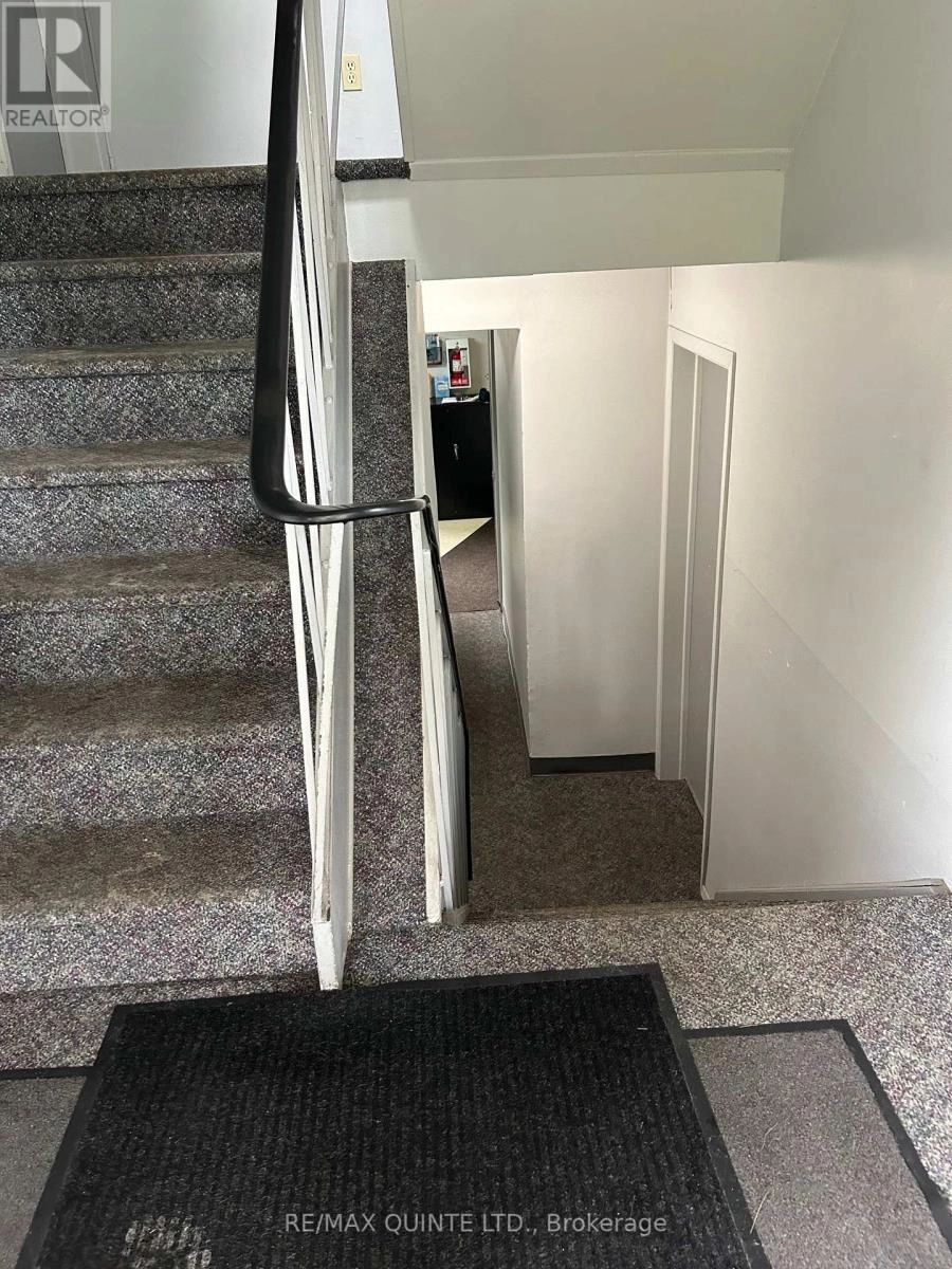 5 - 29 Mcnichol Avenue, Quinte West, Ontario  K8V 2R5 - Photo 2 - X12160246