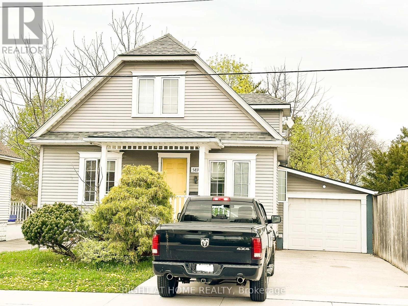5893 Prospect Street, Niagara Falls, Ontario  L2G 1G9 - Photo 1 - X12122073
