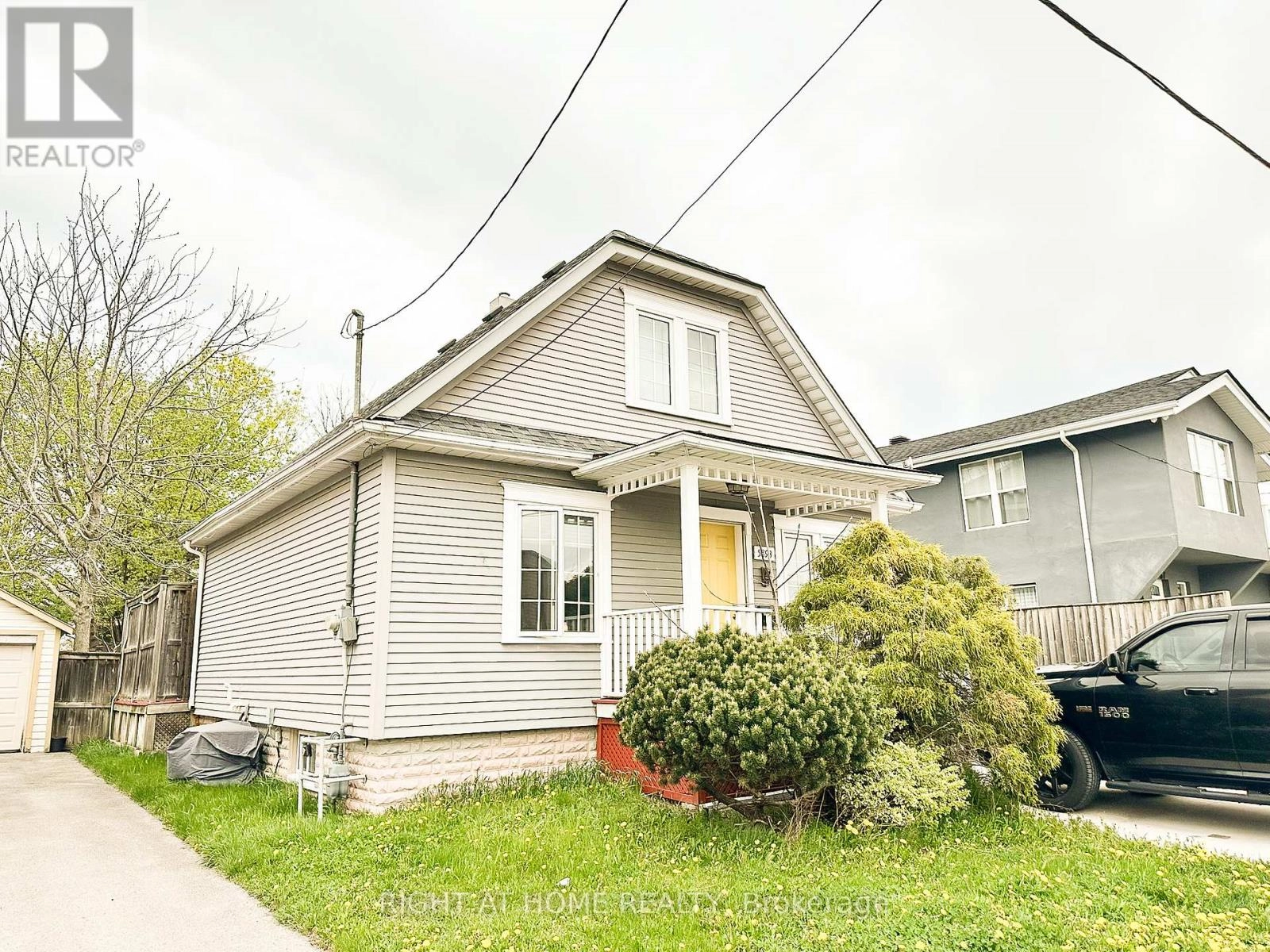 5893 Prospect Street, Niagara Falls, Ontario  L2G 1G9 - Photo 3 - X12122073