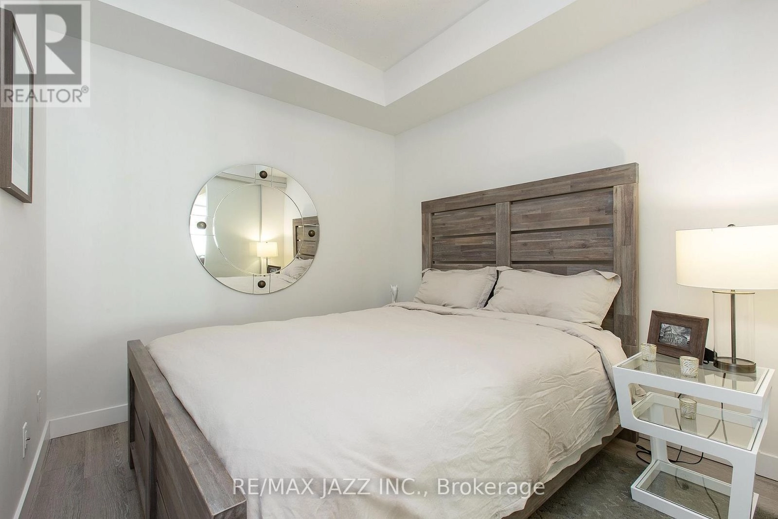702 - 100 Bond Street E, Oshawa, Ontario  L1G 0E6 - Photo 3 - E12297554