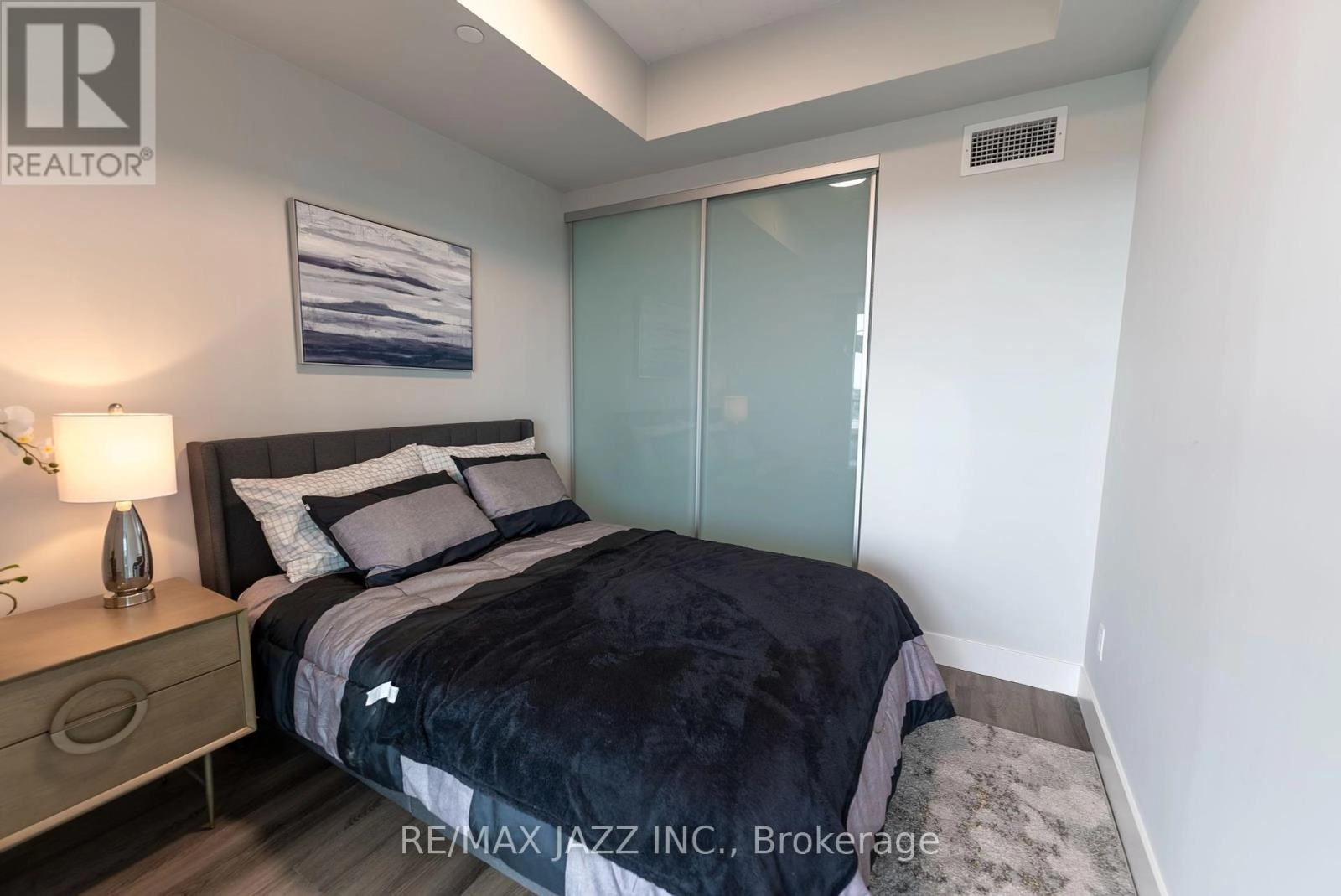 1107 - 80 Bond Street E, Oshawa, Ontario  L1G 0E6 - Photo 3 - E12297693