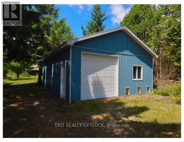 102 Ridge Road E, Oro-Medonte, Ontario  L0L 2E0 - Photo 2 - S12298163