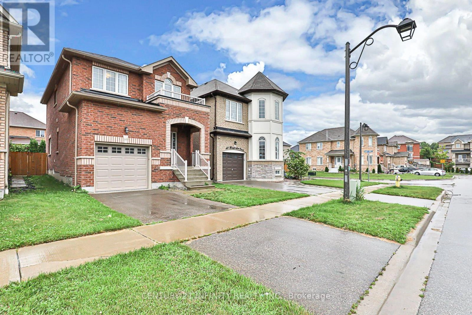 38 Wimbledon Court, Whitby, Ontario  L1P 0B7 - Photo 2 - E12298578